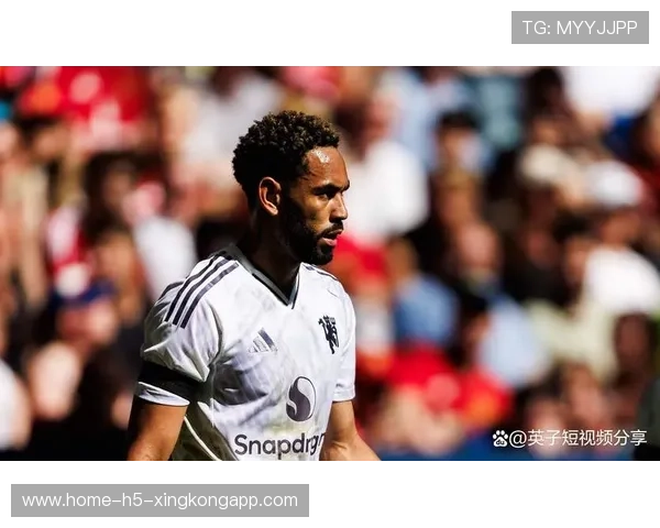 曼联继续深化转会策略，目标冲击欧冠四强席位，曼联转会汇总五年